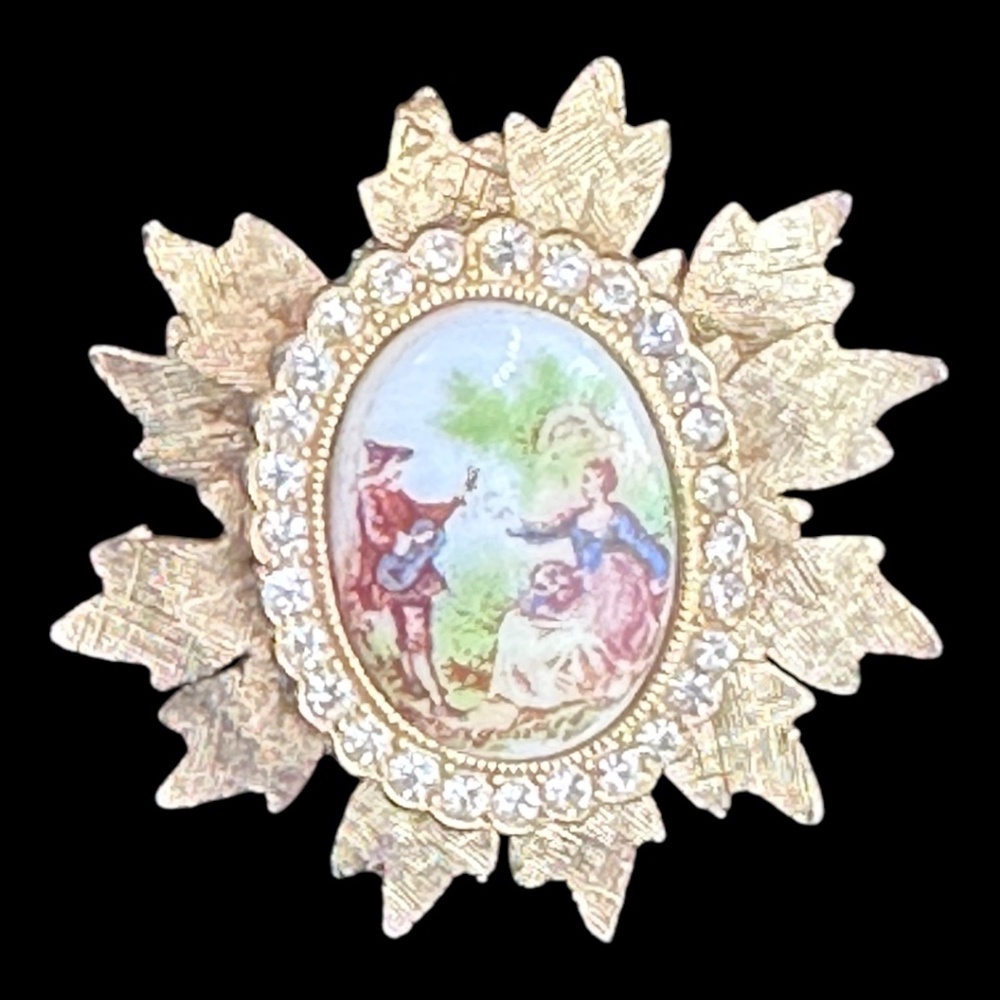 Vintage Victorian Courting Cameo W/Crystals on Gold-Tone Leaf Back Brooch Or Pin